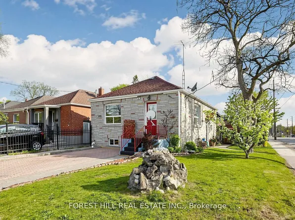 2 Ellins Ave, Toronto, ON M6N 2A1