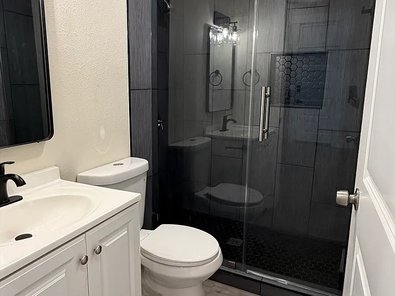 512 E Quincy St #12 — Photo 4