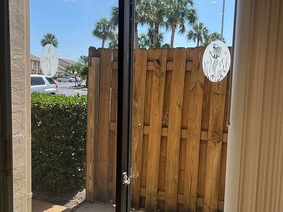 5th image of 2290 Golf Isle Dr APT 102
