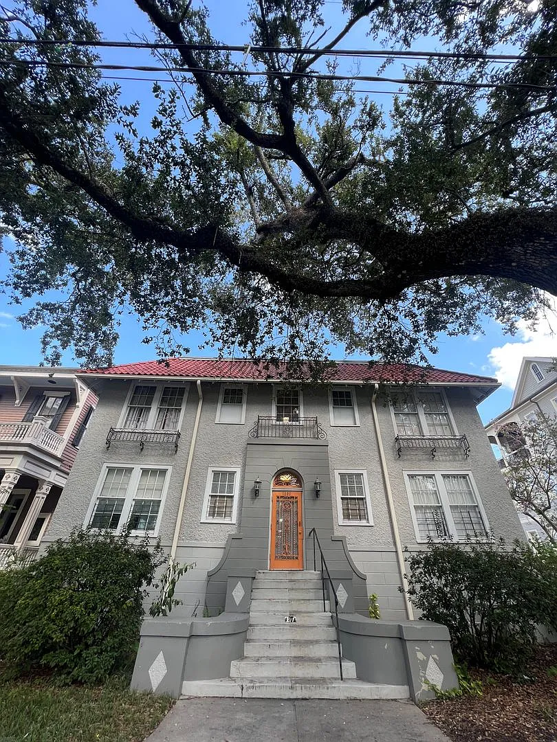 1BD/1BA Uptown, ON Napoleon Ave. — Photo 2