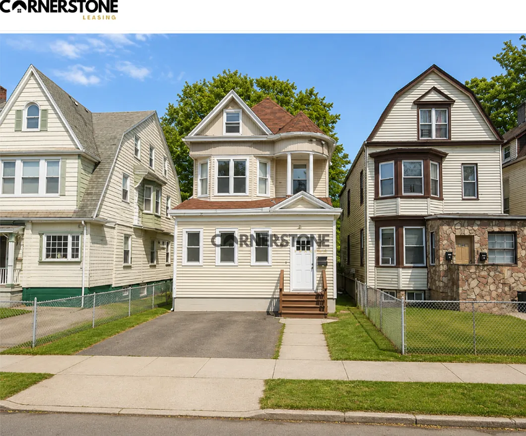170 Greenwood Ave — Photo 2