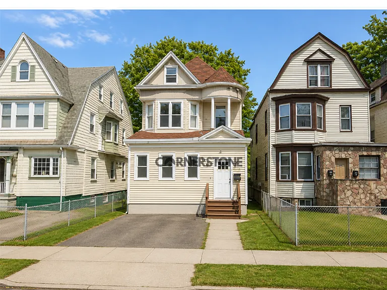 170 Greenwood Ave — Photo 2