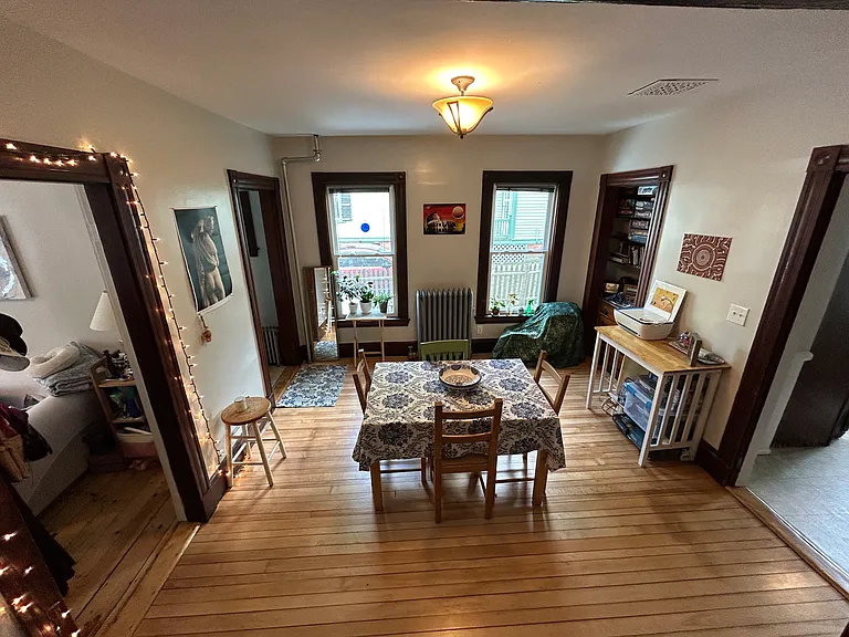 109 1/2 Warren St — Photo 4