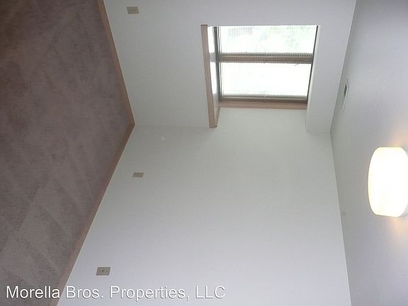 3rd image of 5339 Roosevelt Way NE APT 1