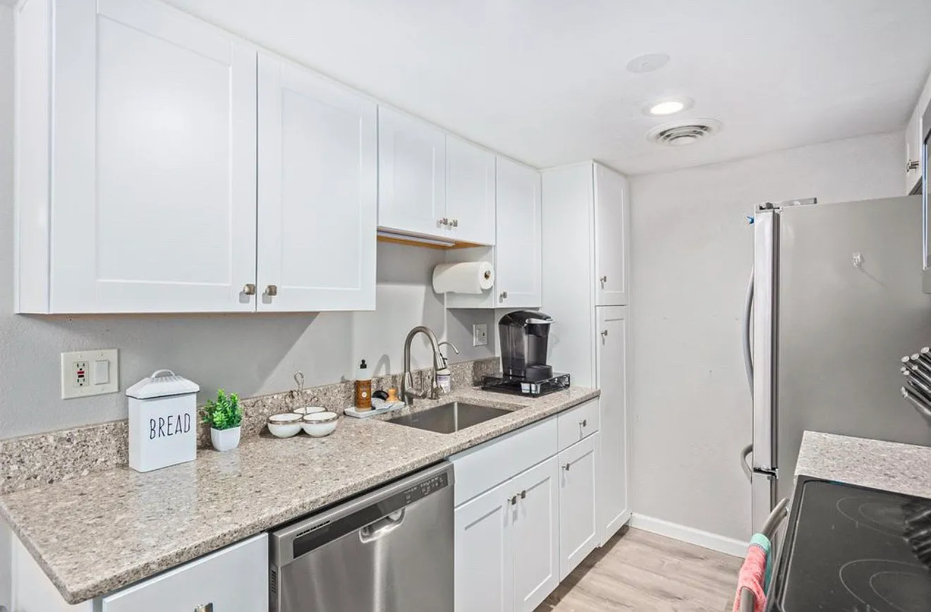 2 bed, 1.5 bath, 950 sqft, $1,850 — Photo 2