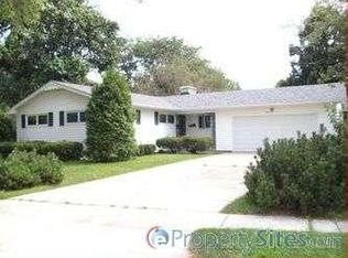 1033 Meadow Ln, Rochelle, IL 61068