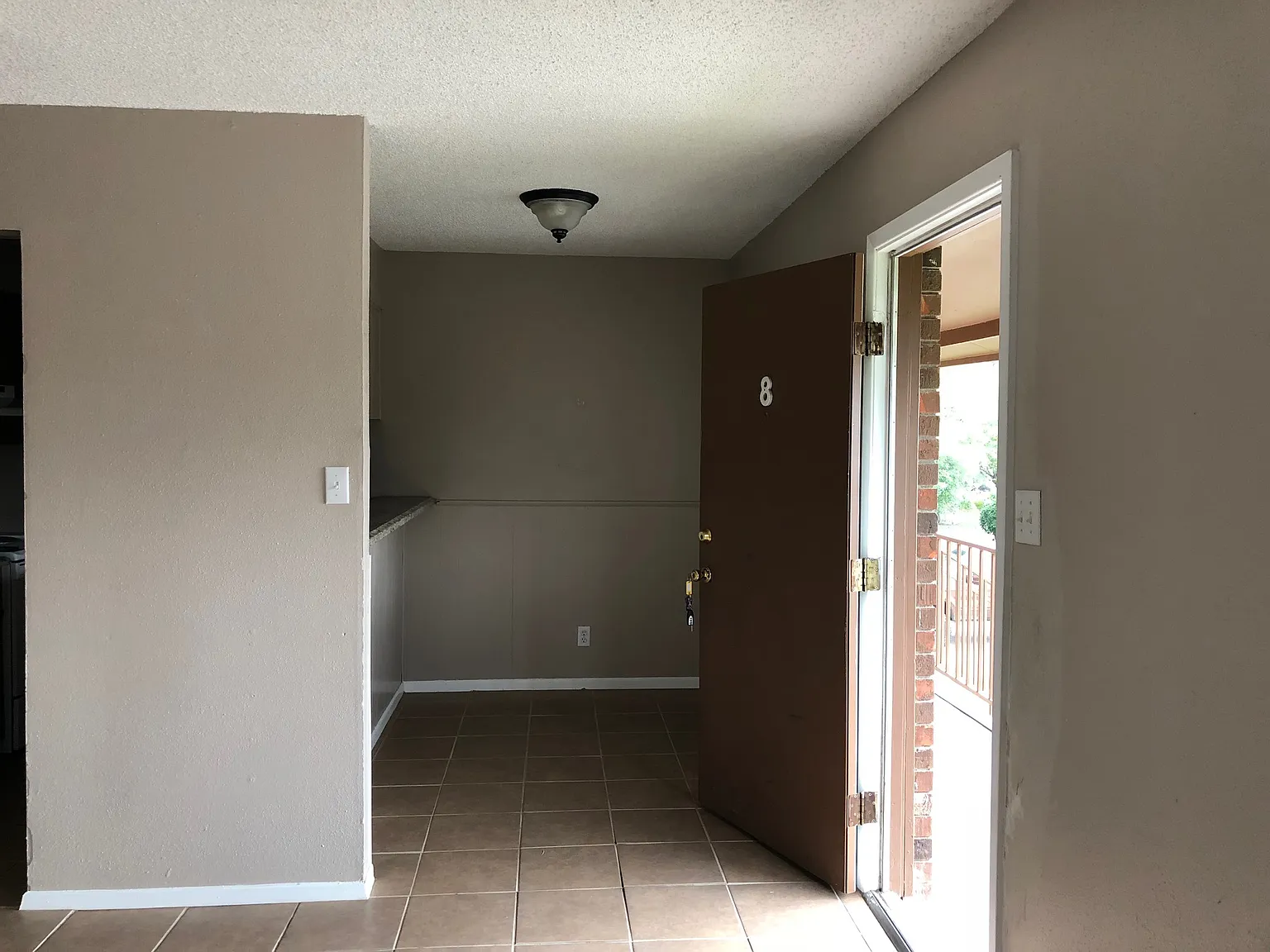 1 bed, 1.5 bath, 775 sqft, $725 — Photo 3