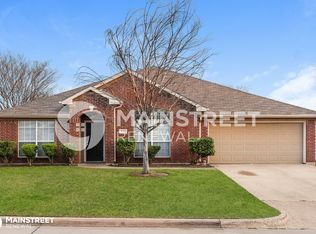 1602 McGarry Ln, Mansfield, TX 76063
