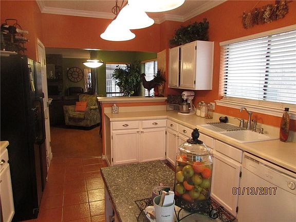 3rd image of 811 Headwater Dr
