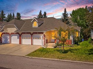 128 S Sienna Park Grn SW, Calgary, AB T3H 3N7