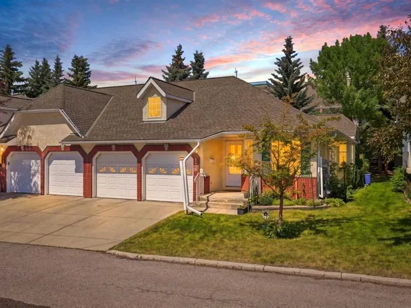 128 S Sienna Park Grn SW, Calgary, AB T3H 3N7