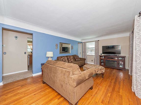 5th image of 8822 Cottonwood Dr
