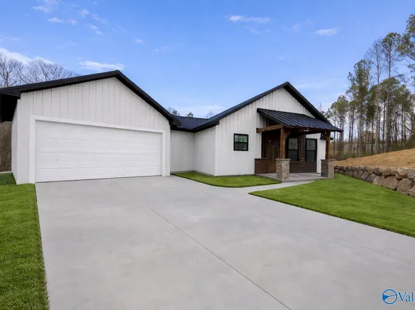 6400 Dalewood Ln, Guntersville, AL 35976