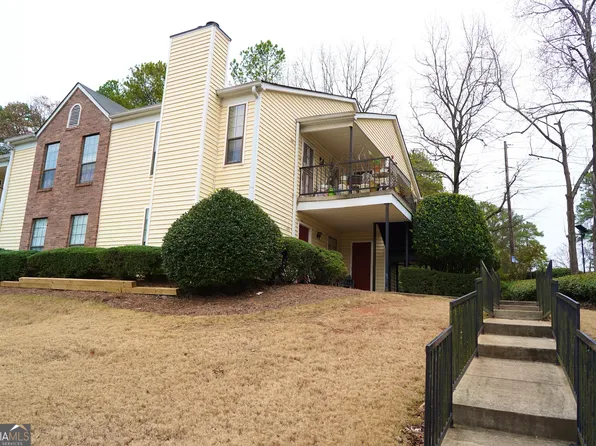 691 Windchase Ln, Stone Mountain, GA 30083