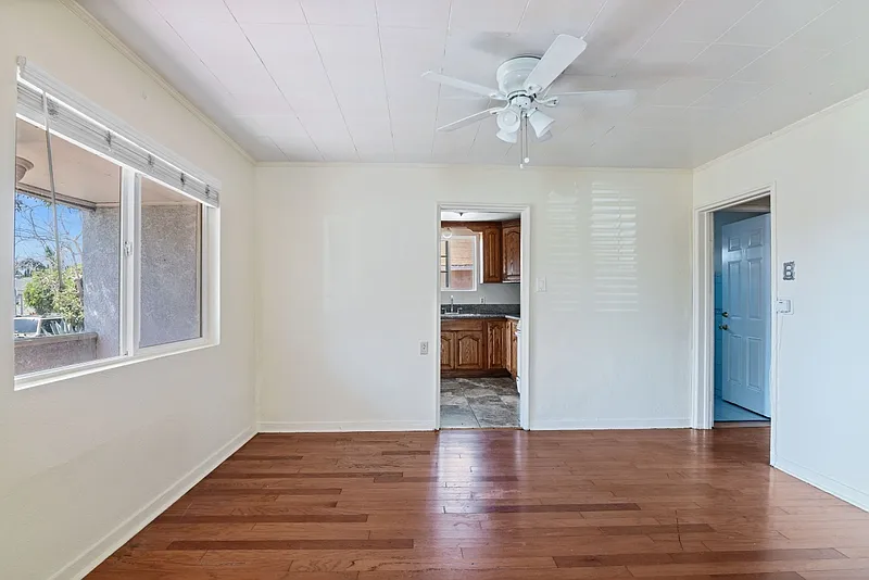 3 bed, 1150 sqft, $3,695 — Photo 3