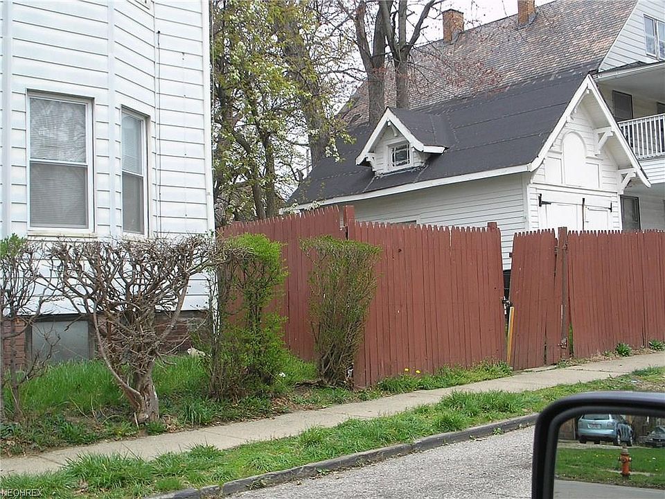 2nd image of 745 E 93rd St