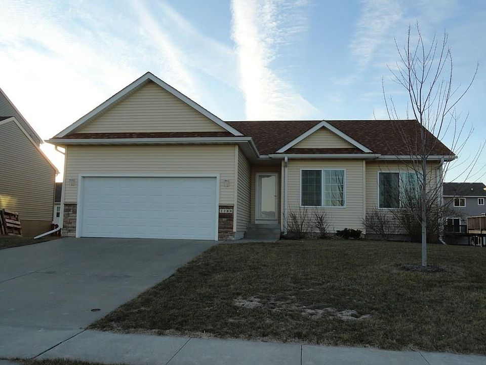 1st image of 2200 SE Willowbrook Dr