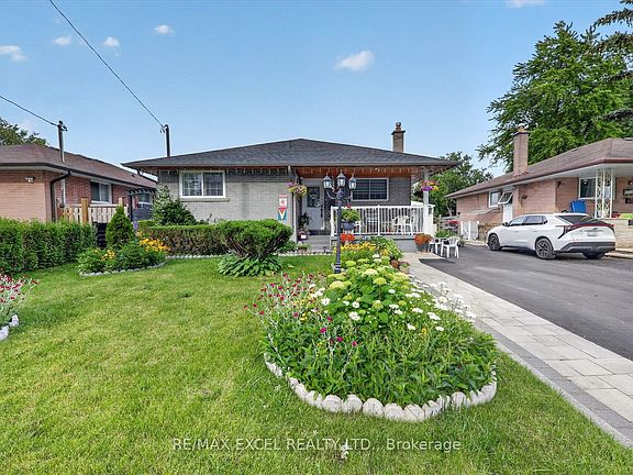 2nd image of 62 Sundance Cres