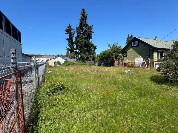753 11th St, Courtenay, BC V9N 1T3