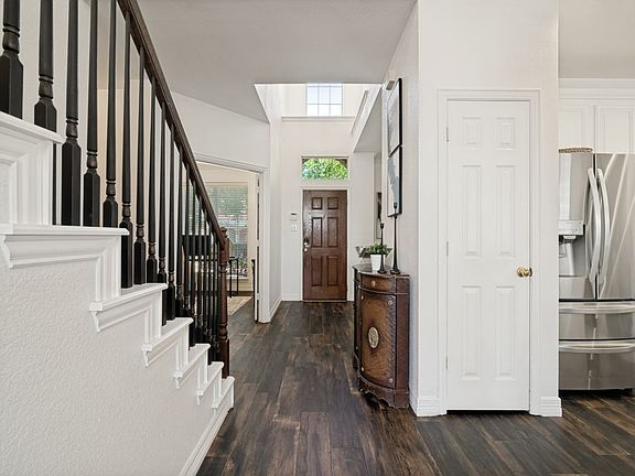 4th image of 2701 Bandolier Ln