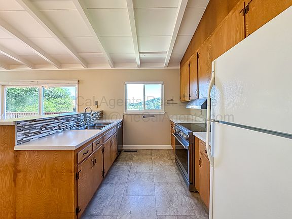 3rd image of 4220 Santa Rita Rd #1