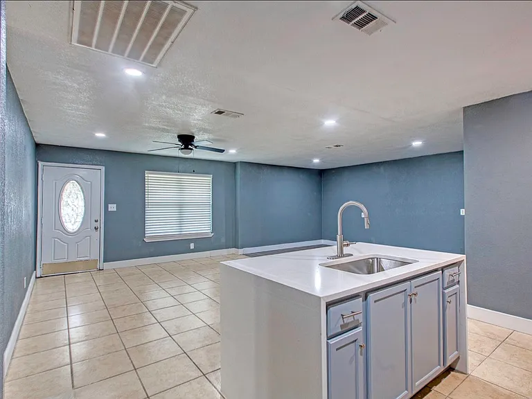 307 Dee Ln — Photo 5