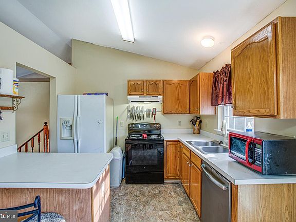 3rd image of 7410 Laura Ln