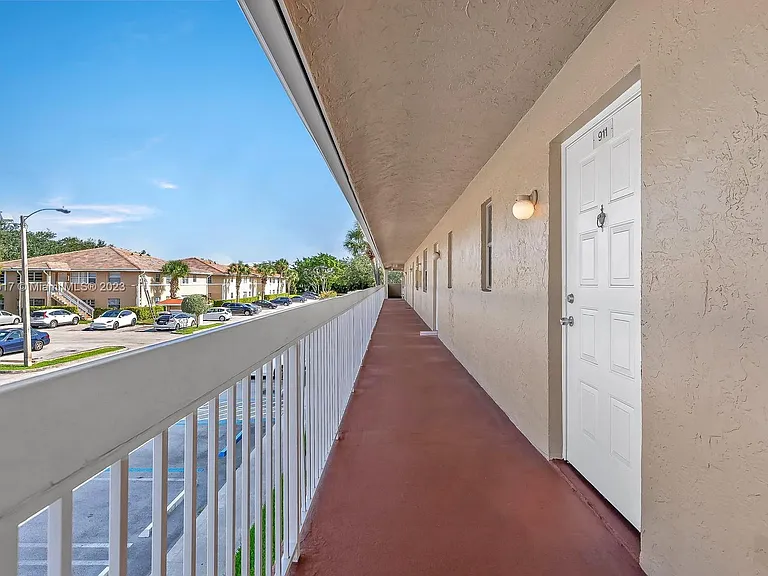 911 Twin Lakes Dr #3-N — Photo 13