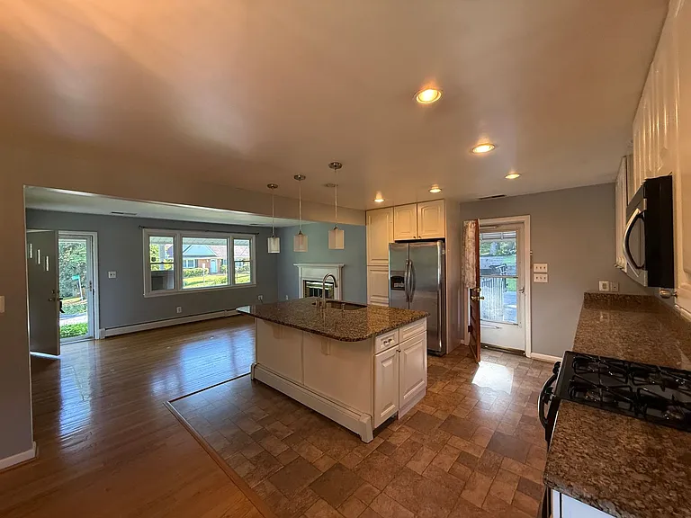 207 Dawson Dr — Photo 3