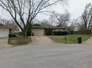 2790 W Primrose Ln, Springfield, MO 65807
