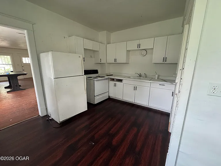 631 S Porter Ave — Photo 2