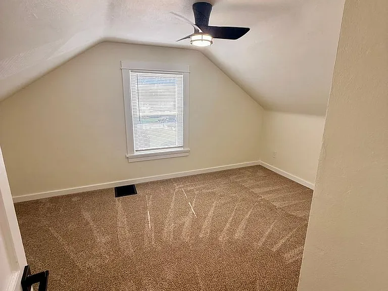 1905 Laird Ave — Photo 14