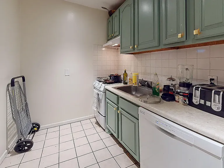 41 W 46th St #3B — Photo 8