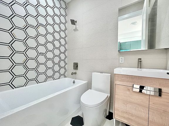 5th image of 1027 Putnam Ave #4B