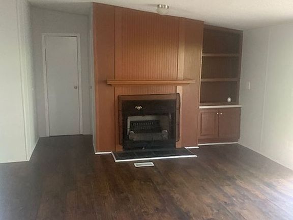 4th image of 612 Broad St
