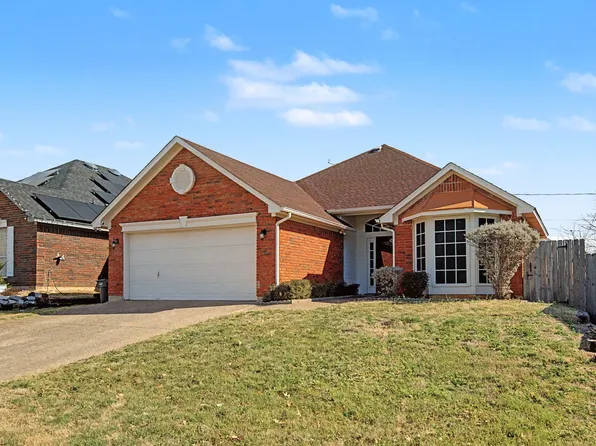 645 Cross Ridge Cir N, Fort Worth, TX 76120