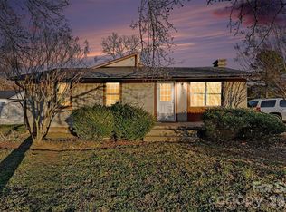 402 Shinnville Rd, Mooresville, NC 28115