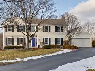 5562 Old Field Rd, Lake Zurich, IL 60047