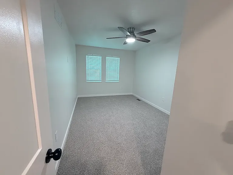 2027 Agnes Ave — Photo 19