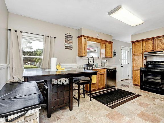 4th image of 2286 W High St