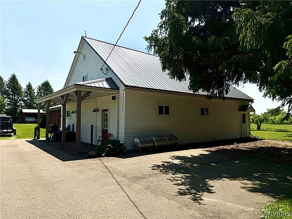 4th image of 1355 Brant North Collins Rd