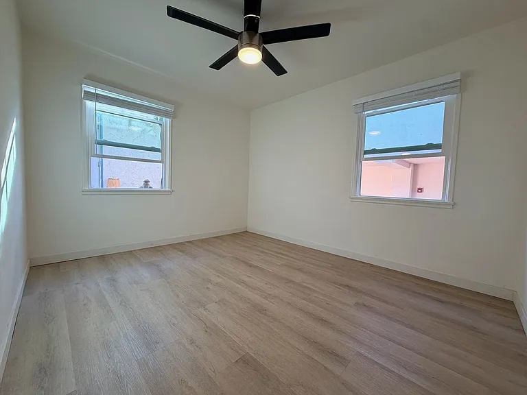 227 N Juanita Ave — Photo 11