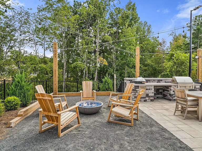 Outdoor lounge with fire pit