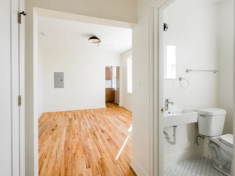 Sterling Apartments — Photo 21