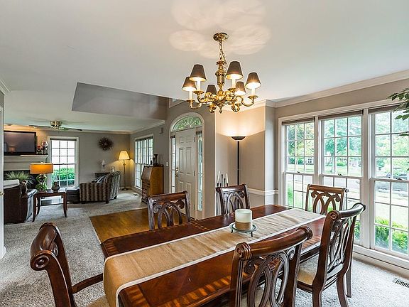 5th image of 3748 Broadmoor Dr
