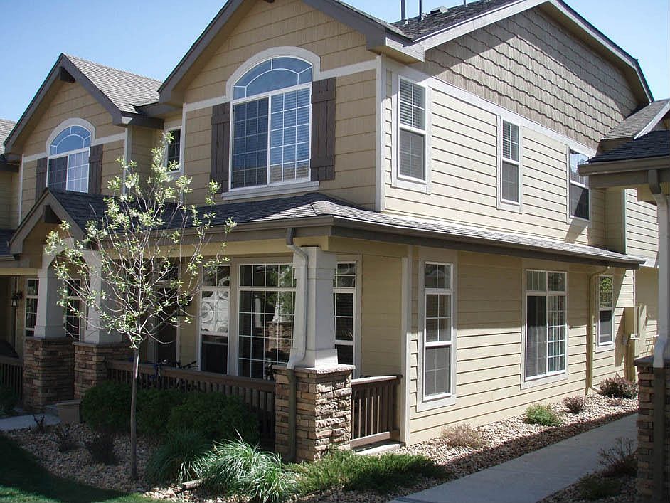 Corner lot with 8 more windows