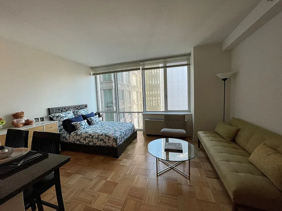 1510 Lexington Ave #12M