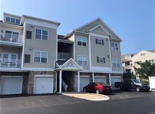 1031 Old Course Ln, Easton, PA 18042