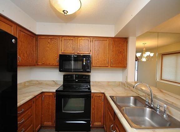 3rd image of 4375 Buckingham Ct