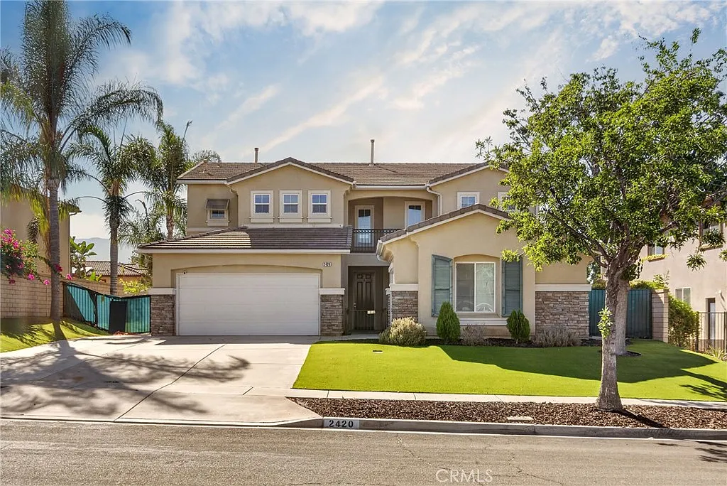 5 bed, 2904 sqft, $4,700 — Photo 2